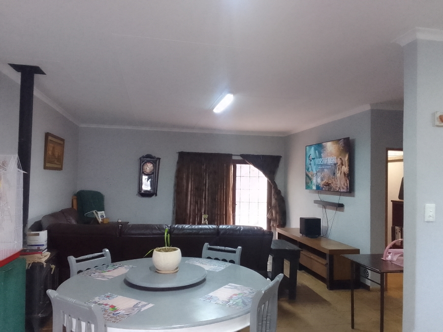 3 Bedroom Property for Sale in Protea Park North West